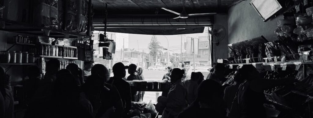 Photo Local storefront